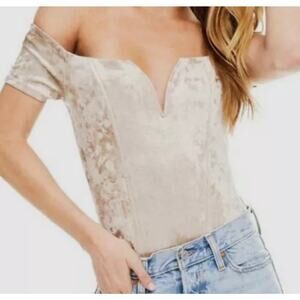 Astr The Label Women Beige Velvet Short-Sleeve Off-Shoulder Ella Bodysuit XS